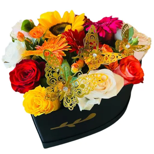Caja corazon negra con flores rosas y mariposas